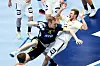 Philipp Weber kommt im Zweikampf mit dem Schweden Fredric Pettersson zu Fall.