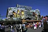 Die Achterbahn „Höllenblitz“ auf dem Oktoberfest in München. (Archivbild)