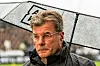 Dieter Hecking guckt nachdenklich in die Luft