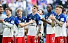 Otto Stange, Louis Lemke, Luka Vuskovic, Shafiq Nandja und Nicolai Remberg vor den HSV-Fans