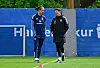 Merlin Polzin auf dem HSV-Trainingsplatz zusammen mit Yussuf Poulsen