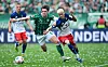 Albert Grønbæk vom HSV im Zweikampf mit Jens Stage von Werder Bremen