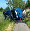 Bei einem Unfall eines Sattelzugs wurde der Fahrer eingeklemmt.
