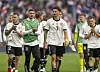 Robin Gosens applaudiert den Fans der Nationalmannschaft nach dem Spiel um Platz drei in der Nations League im Juni 2025.