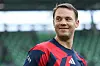 Manuel Neuer guckt lächelnd zur Seite