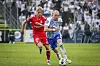 Albert Grønbæk im Duell mit Aron Elis Thrandarson