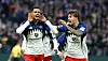 Die HSV-Profis Robert Glatzel und Luka Vuskovic bejubeln im vergangenen November das 1:0 gegen Stuttgart