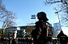Ein Polizist vor dem Weserstadion