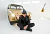 Udo Lindenberg vor seinem goldenen Trabi in der „Panik City“.