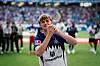 Louis Lemke bedankt sich nach seinem Profi-Debüt bei den HSV-Fans