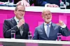 Bundesinnenminister Alexander Dobrindt (CSU, l.) mit Volker Geyer, dem Chef des Beamtenbunds. Die Beamten werden immer mehr zu einer privilegierten Kaste.