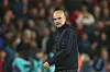 Pep Guardiola schaut nachdenklich zur Seite