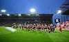 St. Pauli-Profis laufen am Millerntor zu einem Spiel der Bundesliga ein