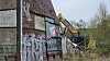 Bagger reißt Halle ab