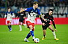 Luka Vuskovic vom HSV im Spiel gegen Leverkusen vor einer TV-Kamera von Sky