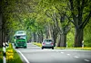 Risiko Landstraße: Um einen Trecker oder einen Lkw zu überholen, braucht man eine Strecke von mehreren hundert Metern Länge. Und mit Gegenverkehr wird es noch gefährlicher.