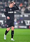 Eric Smith ist enttäuscht nach einer Niederlage des FC St. Pauli vor dem drohenden Abstieg