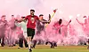 Slavia-Anhänger stürmen den Platz im Prager Derby