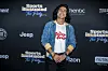 Ted-Lasso-Schauspieler Cristo Fernández vor der Leinwand bei der Sports Illustrated Super Bowl Party