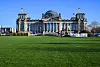 Der Reichstag in Berlin. Laut einer neuen Umfrage würde die AfD erneut stärkste Kraft, wenn am Sonntag ein neuer Bundestag gewählt würde.