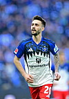 Fábio Vieira mit einem HSV-Trikot mit schwarzem HanseMerkur-Logo