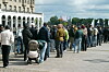 Wartende am Rathausmarkt