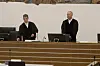 Richter Martin Junker (l.) verkündet das Urteil im Zivilverfahren um die Tötung der zwölfjährigen Luise.