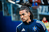 Damion Downs wärmt sich vor einem Spiel des HSV auf.