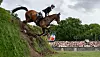 André Thieme reitet durch den Derby-Parcours beim Spring-Derby in Klein Flottbek.