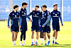 Noah Katterbach, Daniel Elfadli, Fábio Vieira und Nicolás Capaldo auf dem Trainingsplatz.