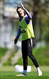 Jackson Irvine gestikuliert im Training des FC St. Pauli