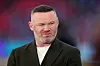 Wayne Rooney schaut mit einem kritischen Blick zur Seite