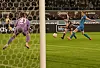 Martijn Kaars erzielt ein Tor gegen Heidenheim