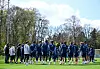 Spieler und Trainer mit einer Besprechung im HSV-Training