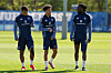 Ransford Königsdörffer, Alexander Røssing-Lelesiit und Jordan Torunarigha gemeinsam auf dem Trainingsplatz.