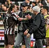St. Pauli-Kapitän Jackson Irvine mit Trainer Alexander Blessin und Sportchef Andreas Bornemann.