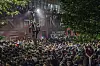 Arsenal Fans feiern den Title vor dem Emirates Stadion.