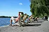 Hamburger genießen endlich die ersten Sonnenstrahlen an der Außenalster – 2018 war es bereits ähnlich warm. (Archivbild)