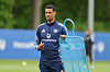 Robert Glatzel guckt ernst auf dem Trainingsplatz