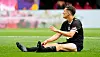 St. Pauli-Stürmer Martijn Kaars sitzt am Boden und wirkt enttäuscht