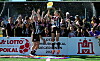 Frauen des FC St. Pauli bejubeln den Gewinn des Lotto-Pokals in Hamburg