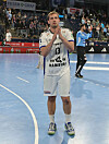 Niklas Weller vom HSVH applaudiert nach einem Handball-Spiel