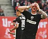 St. Pauli-Profi Louis Oppie ärgert sich in Leipzig