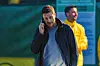 Sebastian Kehl am Telefon im Trainingslager von Borussia Dortmund