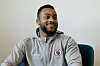 Josué Duverger lächelt im Interview