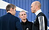 Die HSV-Bosse Eric Huwer, Kathleen Krüger und Henrik Köncke (v.l.) sprechen am Rande des Hamburger A-Junioren-Pokalfinales miteinander.