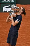 Alexander Zverev küsst den Pokal