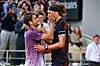 Flavio Cobolli gratuliert Alexander Zverev.