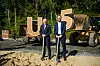Bürgermeister Peter Tschentscher (SPD, l.) und Verkehrssenator Anjes Tjarks (Grüne) beim Spatenstich für die neue U-Bahn-Linie U5 im Jahr 2022.