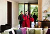 Die „GNTM“-Kandidaten kommen in der Villa an.
